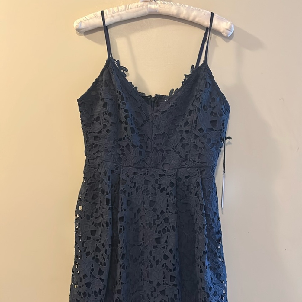 NWT, ASTR the label lace dress in navy, L
